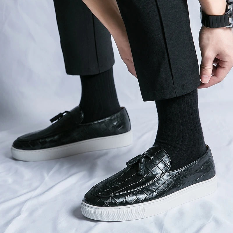 Zapatos hombre | mocasín con borlas y textura grabada frontal