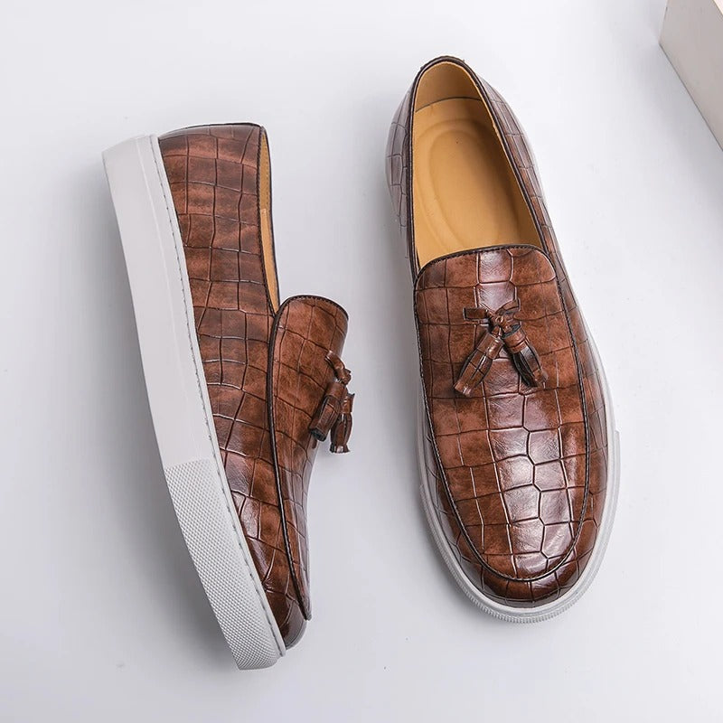 Zapatos hombre | mocasín con borlas y textura grabada frontal