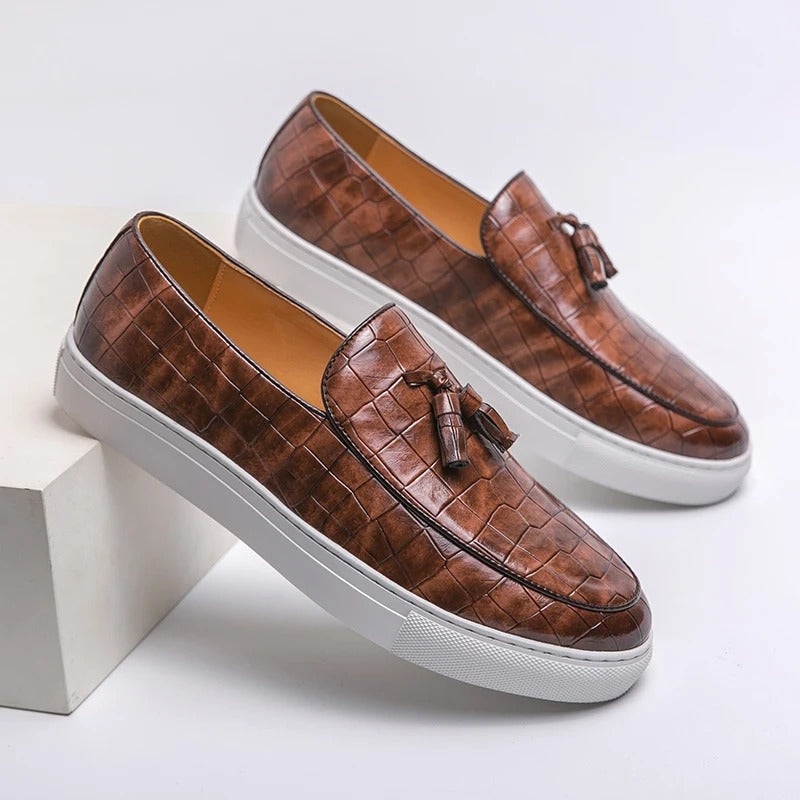 Zapatos hombre | mocasín con borlas y textura grabada frontal
