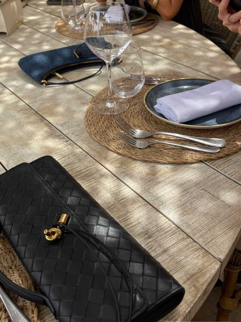 Bolso mujer | diseño trenzado con solapa y cierre frontal