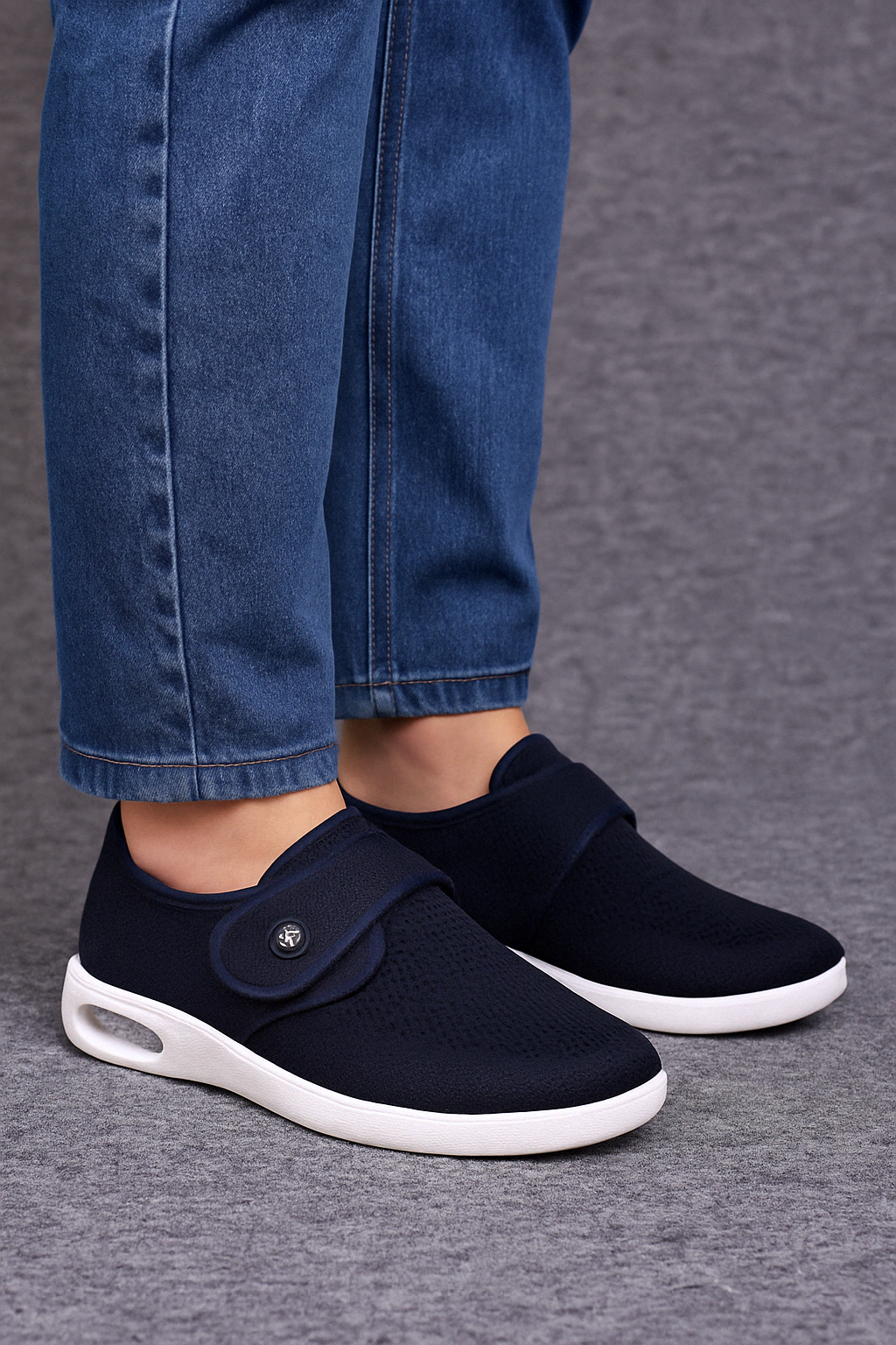 Zapatos mujer | cierre velcro y diseño slip-on ancho
