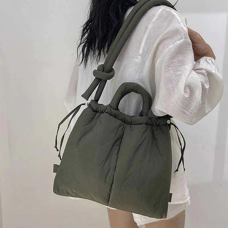 Bolso mujer | diseño acolchado con asas dobles y cierre fruncido