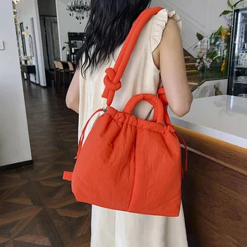 Bolso mujer | diseño acolchado con asas dobles y cierre fruncido