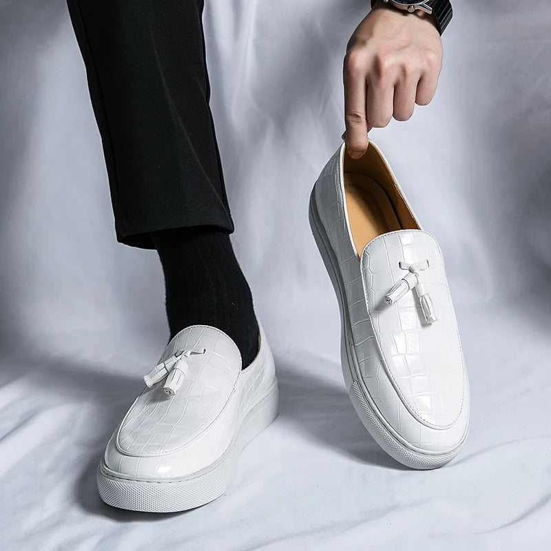 Zapatos hombre | mocasín con borlas y textura grabada frontal