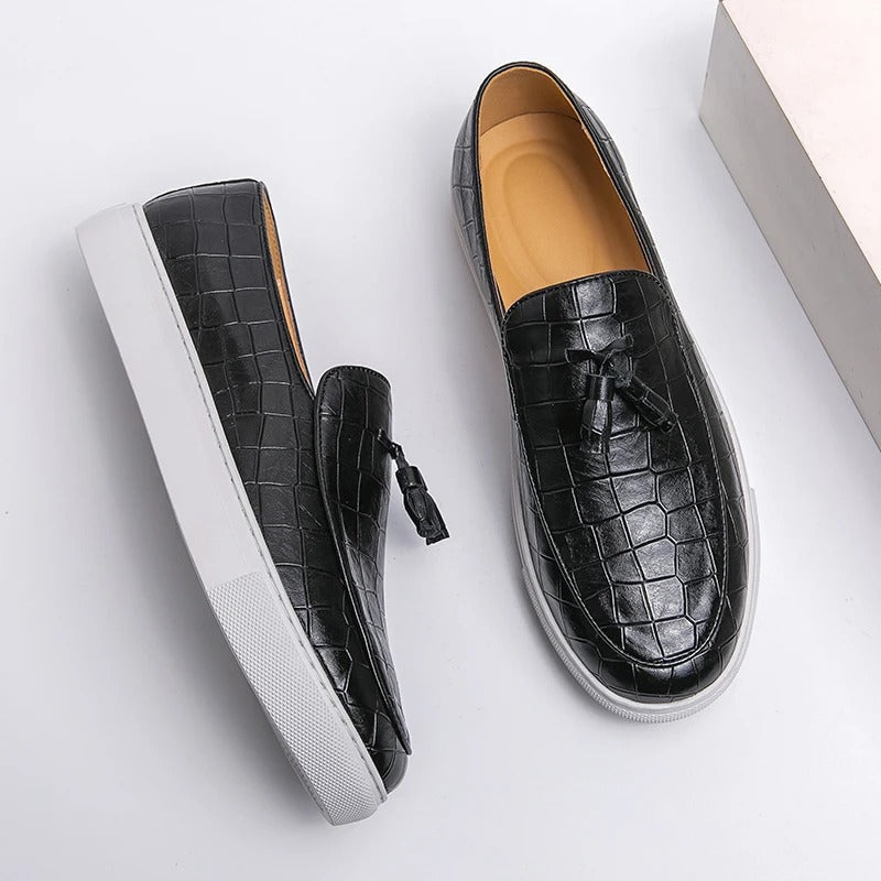 Zapatos hombre | mocasín con borlas y textura grabada frontal