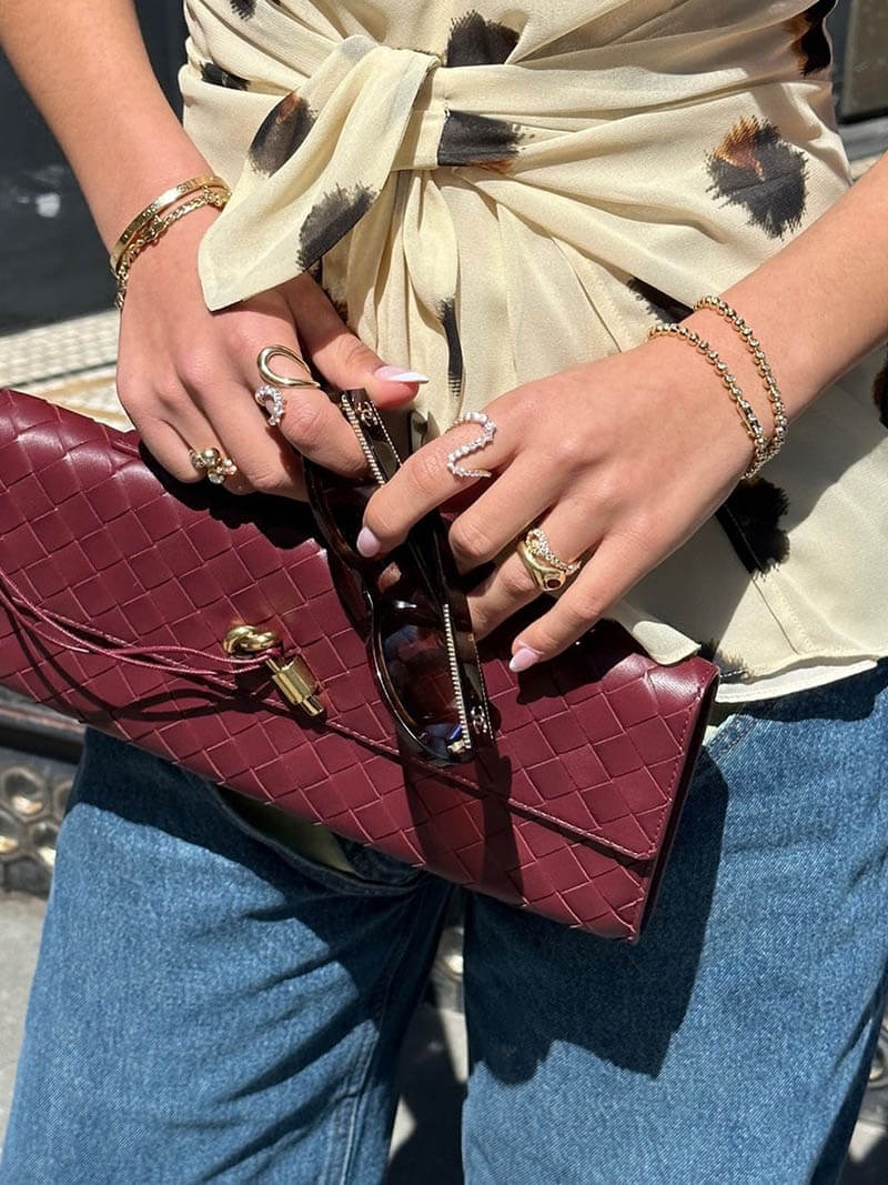 Bolso mujer | diseño trenzado con solapa y cierre frontal
