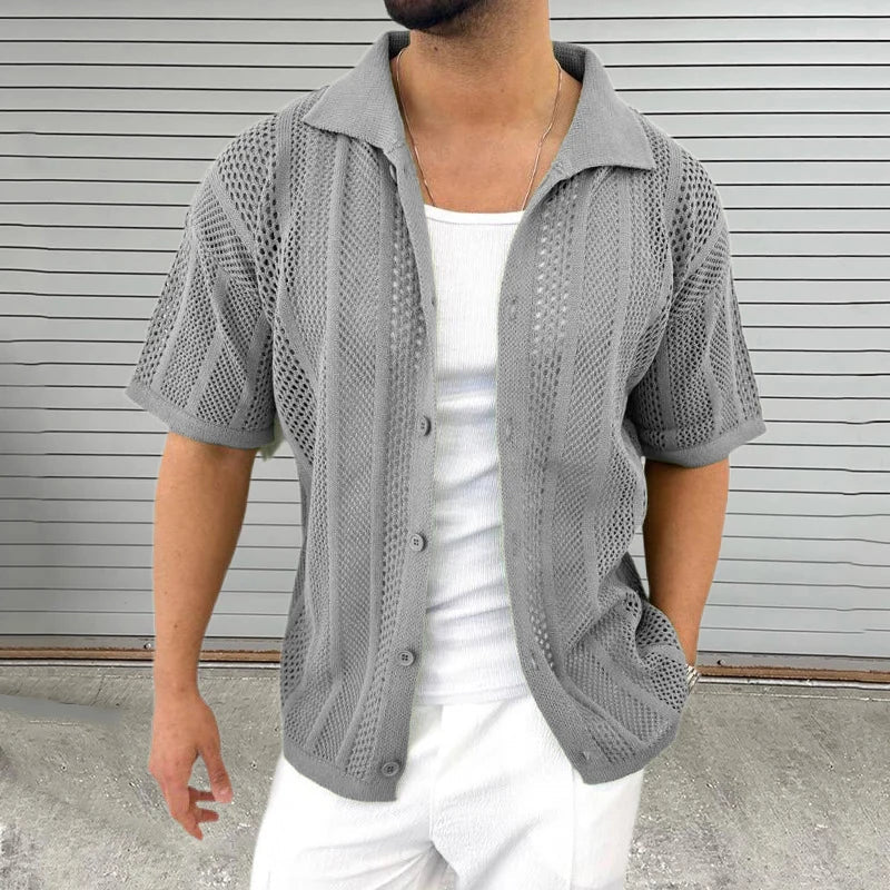 Camisa hombre | manga corta calada con botones y cuello abierto