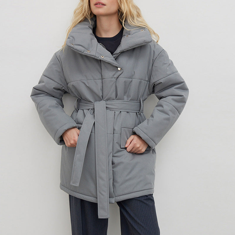 Chaqueta mujer | acolchada con cinturón y cuello alto