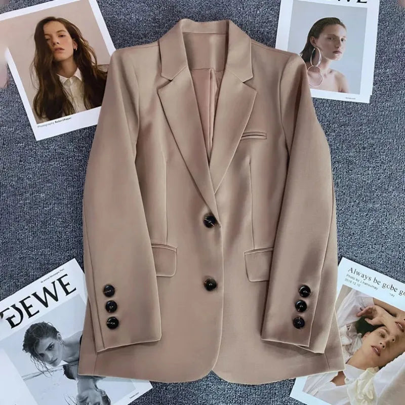 Blazer mujer | cierre de botones y cuello con solapas