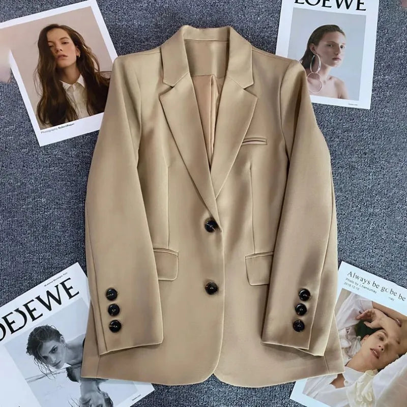 Blazer mujer | cierre de botones y cuello con solapas