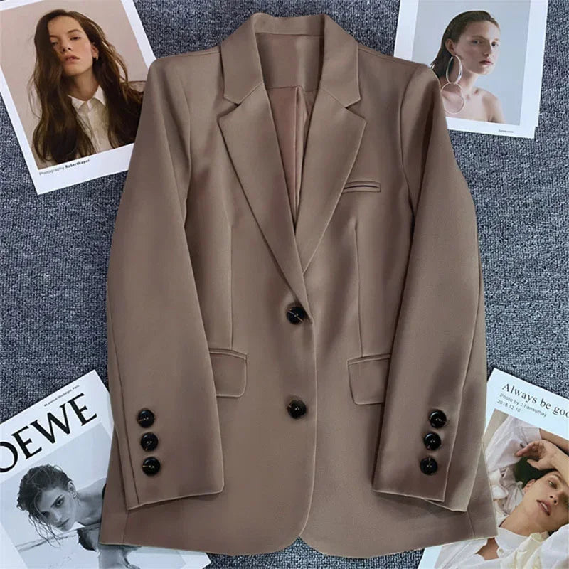 Blazer mujer | cierre de botones y cuello con solapas