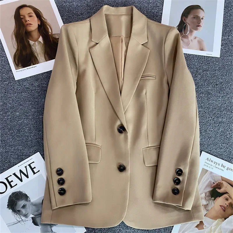 Blazer mujer | cierre de botones y cuello con solapas